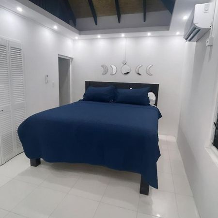 Queens Palace -Montego Bay Airport Suite Esterno foto